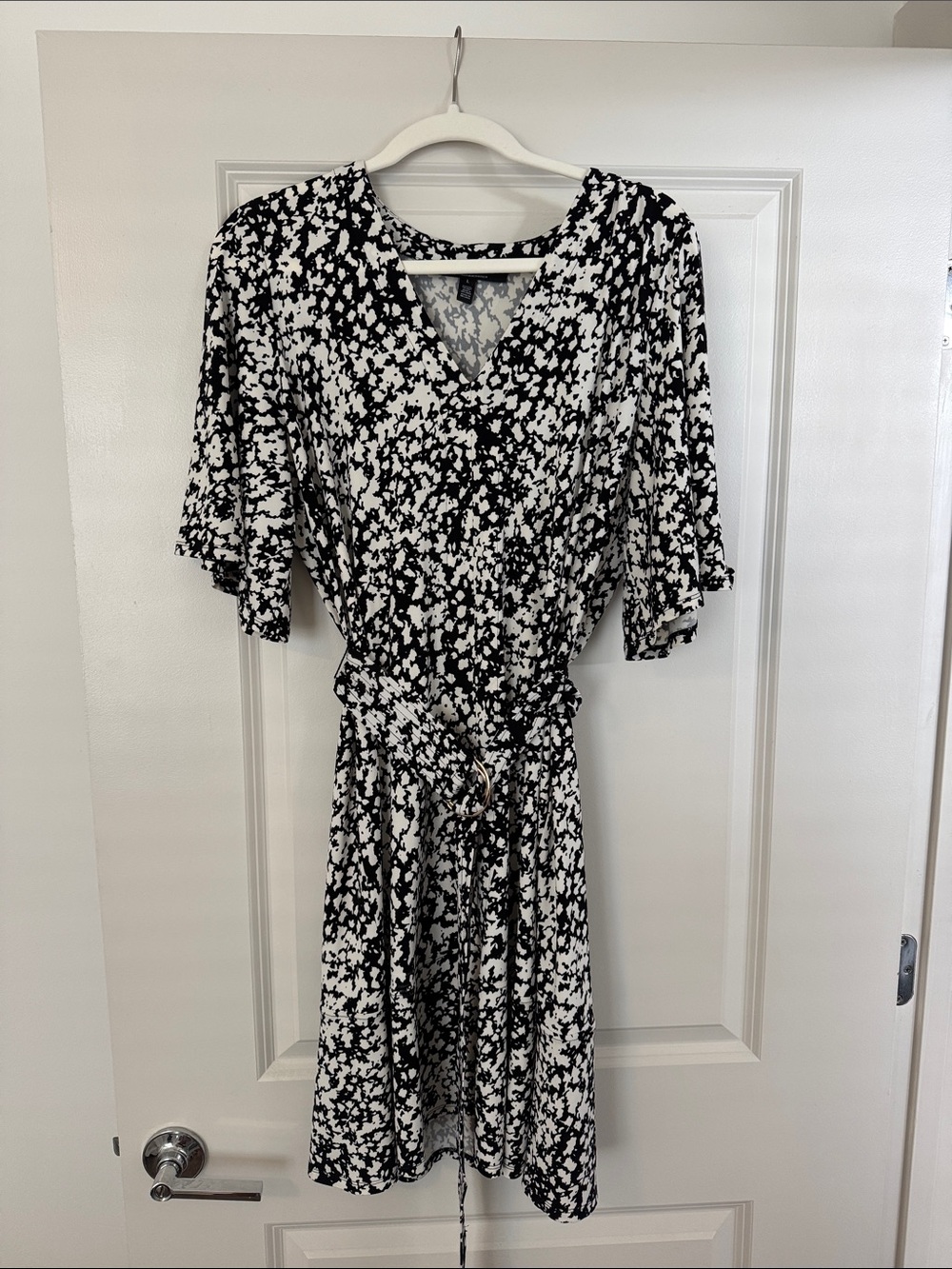 White House Black Market Black and White Belted Dress